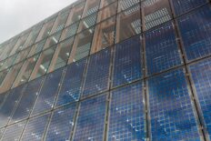Gebäudeintegrierte Photovoltaik – Fassade und Dach als Leistungsoptimierer